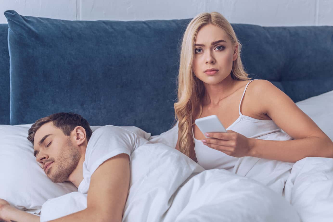 what to do when your husband is texting another woman